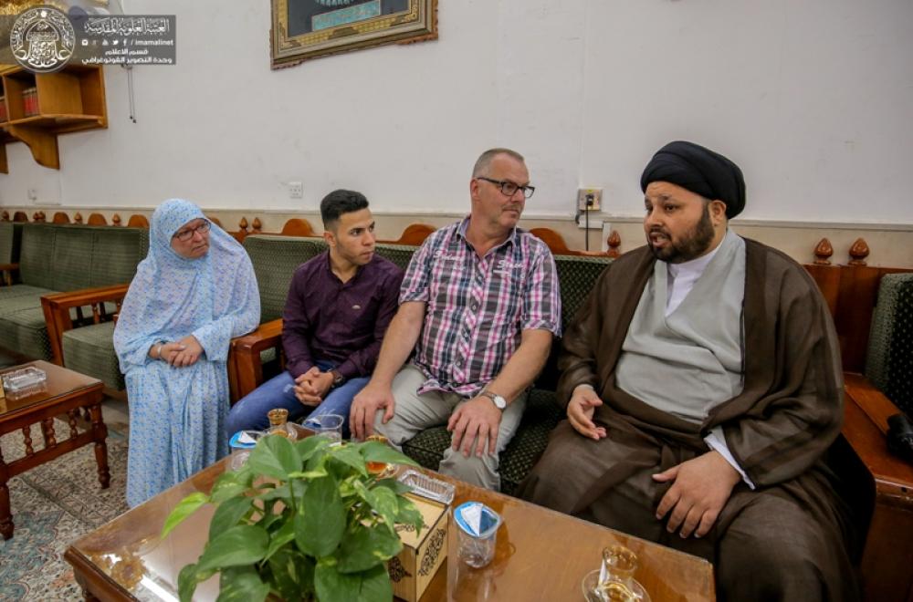  عائلة ألمانية : أجواء حرم الإمام علي ( عليه السلام) تعكس الإنسانية والرحمة 