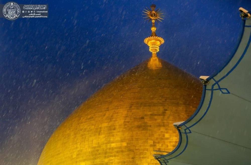 بالصور .. أمطار الخير والبركة في رحاب مرقد أمير المؤمنين (عليه السلام)