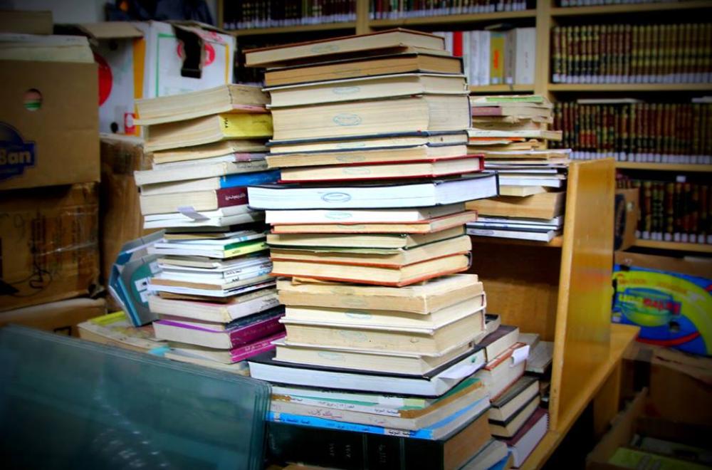 إهداء مكتبة تتألف من 400 كتاب ومجموعة أخرى من الكتب القيّمة إلى مكتبة الروضة الحيدرية