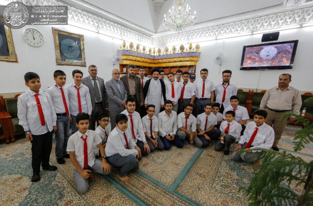 الأمين العام للعتبة العلوية المقدسة يستقبل طلبة مدرسة الموهوبين في محافظة النجف الأشرف