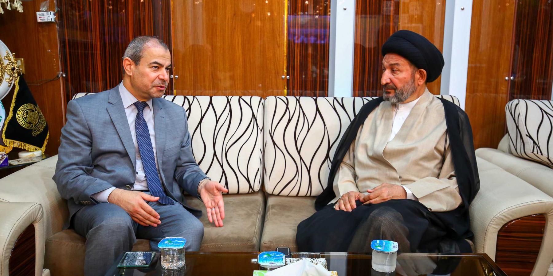 الدكتور علي الشكري يتشرف بزيارة مرقد الإمام علي(ع) ويلتقي بالأمين العام للعتبة العلوية المقدسة