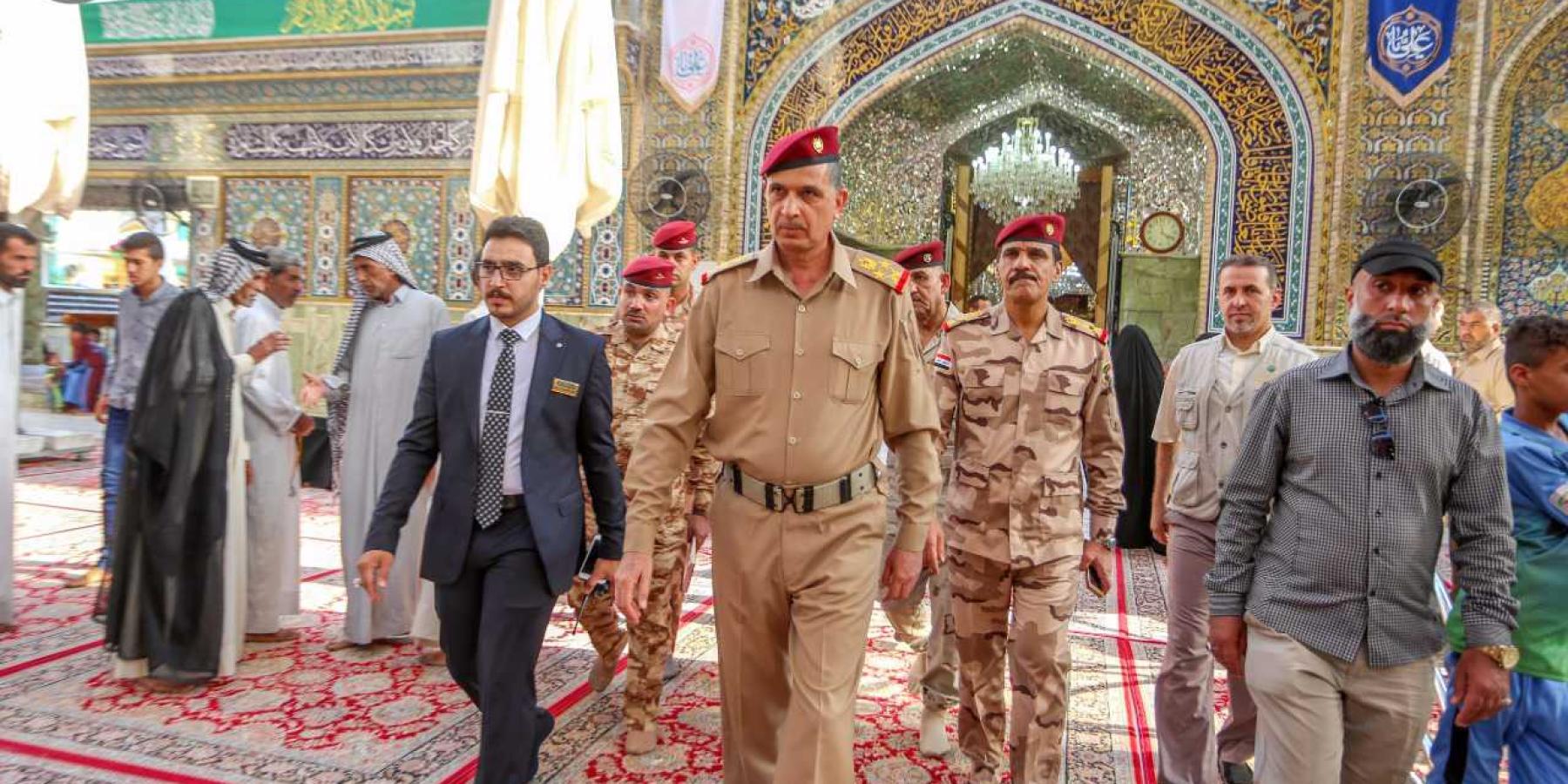 رئيس أركان الجيش العراقي يتشرف بزيارة مرقد الإمام علي (عليه السلام)