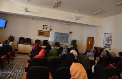 شعبة العلاقات النسوية تقيم برنامجها التوعوي في جامعة الكوفة
