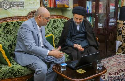 وفد مؤسسة الإمام الخوئي في نيويورك يتشرف بزيارة مرقد أمير المؤمنين (عليه السلام) ويلتقي برئيس ديوان الوقف الشيعي