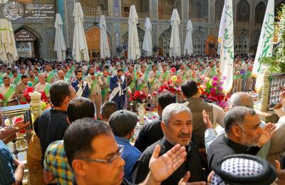 منتسبو العتبة العلوية وحشود الزائرين يحتفلون بمناسبة المبعث النبوي الشريف في الصحن العلوي المطهر