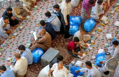 مع إطلالة شهر رمضان المبارك .. العتبة العلوية المقدسة تباشر بتوزيع 10 آلاف وجبة إفطار ضمن برنامج ضيافة أسبوعي لزائري مرقد أمير المؤمنين (عليه السلام)