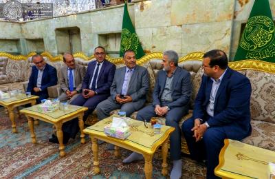 وفد إعلامي وصحفي من النجف الأشرف يهنئ أمين عام العتبة العلوية المقدسة بمناسبة تسنمه منصبه الجديد