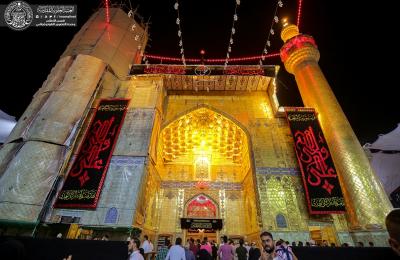 نشر معالم الحزن والسواد في أرجاء مرقد أمير المؤمنين (عليه السلام) ليلة جرحه الأليمة