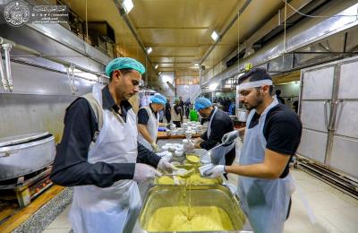 مضيف العتبة العلوية المقدسة يبادر إلى توزيع أكثر من 30 ألف وجبة في مراسم إحياء شهادة أمير المؤمنين (عليه السلام)