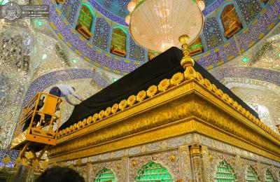 نشر معالم الحزن والسواد في أرجاء مرقد أمير المؤمنين(عليه السلام) في ذكرى شهادة الإمام جعفر الصادق(عليه السلام)