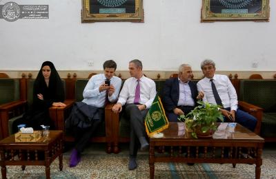 السفير الفرنسي والوفد المرافق له يبديان اعجابهما بالمعالم الاثرية للعتبة العلوية المقدسة