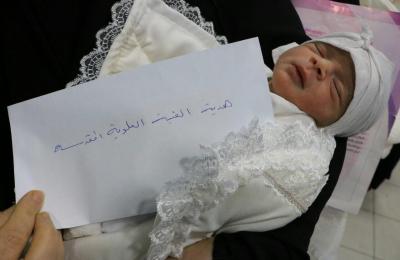 شُعبة العلاقات والتشريفات النسوية في العتبة العلوية المقدسة توزع الهدايا للمواليد الجُدد بيوم عيد الغدير الأغر 