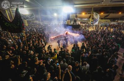 بالصور ..  الشعائر الحسينية جوار مرقد أمير المؤمنين ( عليه السلام) .. شعيرة المشاعل