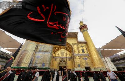 منتسبو العتبة العلوية وجموع الزائرين يحيون ذكرى شهادة الإمام السجاد (عليه السلام) في الصحن العلوي المطهر