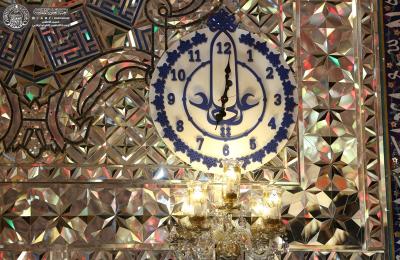 الكوادر الهندسية والتقنية في العتبة العلوية تصنّع ساعات جدارية تحمل طرازاً إسلامياً تم نشرها في أرجاء مرقد أمير المؤمنين (عليه السلام )