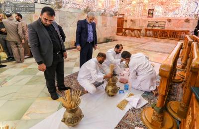 الأمين العام للعتبة العلوية المقدسة : كوادر العتبة المتخصصة تأخذ على عاقتها تعطير الأرجاء المباركة لمرقد أمير المؤمنين (ع)