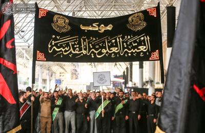 منتسبو العتبة العلوية وجموع الزائرين يحيون ذكرى شهادة الإمام الحسن المجتبى (عليه السلام) في الصحن العلوي المطهر