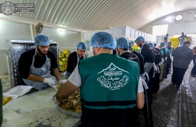 آلاف الوجبات الغذائية يقدمها المطبخ المركزي في العتبة العلوية المقدسة لزائري أمير المؤمنين(عليه السلام) يومياً