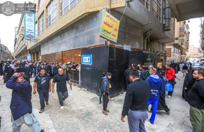 قسم مضيف العتبة العلوية يعلن عن استمراره بتوزيع آلاف الوجبات الغذائية مع استمرار توافد الجموع المليونية من الزائرين لمرقد أمير المؤمنين (ع)