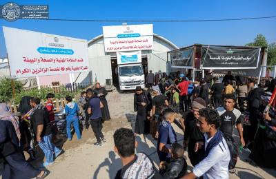 العتبة العلوية توفر ( 5 ) آلاف وجبة غذائية للزائرين على مشارف مدينة النجف الأشرف الخارجية 
