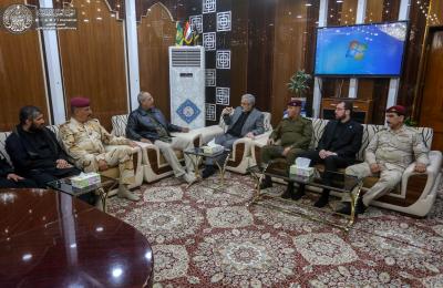 الأمين العام للعتبة العلوية المقدسة يلتقي بقائد عمليات الفرات الأوسط  في هيأة الحشد ومعاون قائد عمليات الفرات الاوسط في الجيش العراقي 