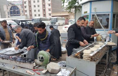 شُعبة السياحة الدينية في العتبة العلوية تقدم أكثر من ( 3 ) الآف وجبة إفطار في ذكرى وفاة الرسول (ص)