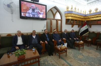 الأمين العام للعتبة الكاظمية المقدسة يتشرف بزيارة مرقد أمير المؤمنين ( عليه السلام)