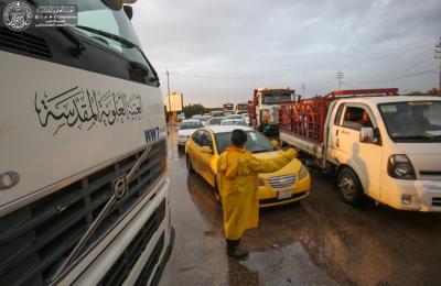 بالصور.. الملاكات الفنية في العتبة العلوية تساهم في حملة درء فيضانات الأمطار في النجف الأشرف