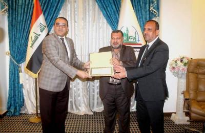 العتبة العلوية المقدسة تكرم مدير الإعلام والاتصال الحكومي في محافظة النجف الأشرف