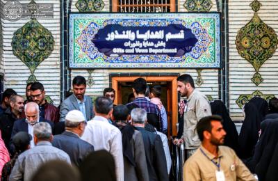 قسم الهدايا والنذور في العتبة العلوية يوزع (15) ألف قنينة من العطور وهدايا تبركية بذكرى ولادة أمير المؤمنين (ع) 