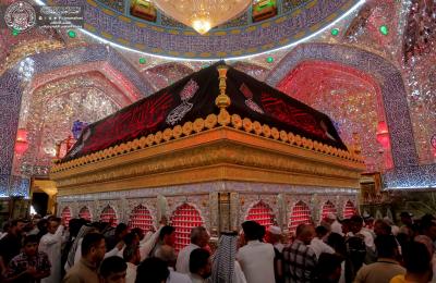 نشر معالم الحزن والسواد في أرجاء مرقد أمير المؤمنين ومولى المتقين (عليه السلام )