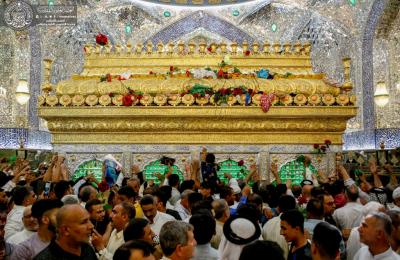 بالصور.. مرقد أمير المؤمنين (عليه السلام) يحتضن جموع الزائرين الوافدين لتجديد البيعة في مناسبة الغدير الاغر