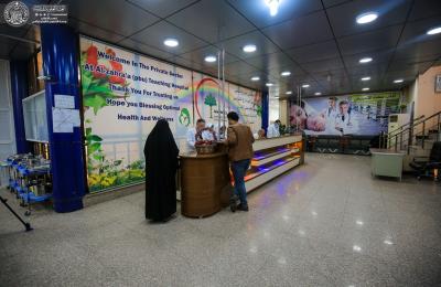 العتبة العلوية المقدسة توزع الهدايا المباركة من مرقد أمير المؤمنين (ع) على المواليد الجدد بمناسبة ولادة سيدة نساء العالمين (ع)