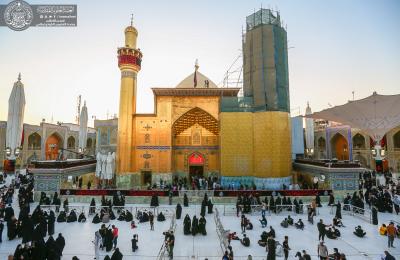 العتبة العلوية ترفع راية ( يا سيد الأنبياء والمرسلين ) مع استمرار توافد الزائرين لإحياء زيارة وفاة النبي الأكرم(ص) – صور-