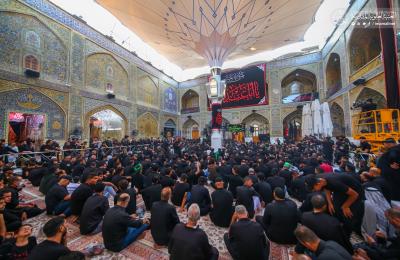 موكب أهالي كربلاء المقدسة يعزون المولى أمير المؤمنين (عليه السلام) بفاجعة عاشوراء