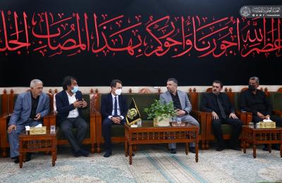 السفير الفرنسي في العراق يبدي انبهاره لمشاهدته المعالم التاريخية والأثرية في رحاب مرقد أمير المؤمنين (ع)