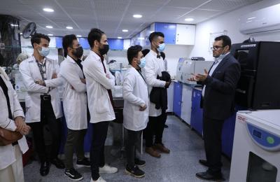 أساتذة وطلبة جامعة الإمام الصادق (ع) في جولة لمركز الأمين للأبحاث في العتبة العلوية المقدسة