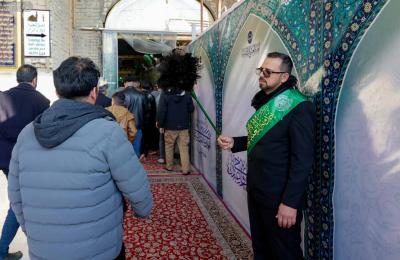 منتسبو العتبة العلوية المقدسة يقدمون الخدمات للزائرين في سامراء إحياءً لذكرى شهادة الإمام الهادي (ع)
