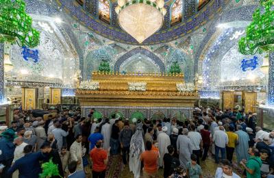 جموع الزائرين تُحيي ذكرى الولادة الميمونة لسيد الكائنات محمد (صلى الله عليه وآله وسلم) في رحاب مرقد ابن عمِّهِ أمير المؤمنين (عليه السلام)