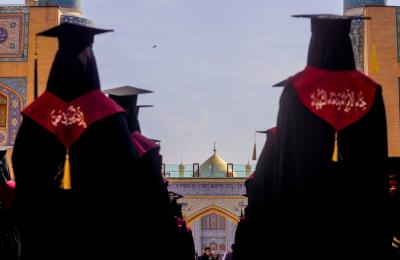 محطّة وداع وبداية جديدة.. طلبة الطب والصيدلة يحتفلون بتخرُّجهم  من جوار المولى أمير المؤمنين(ع)