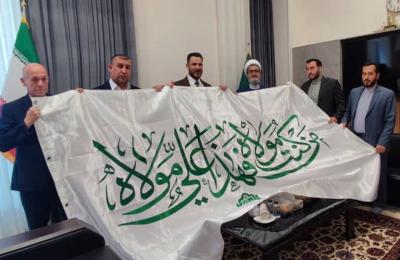 استعدادًا لإحياء ذكرى أسبوع الغدير .. وفد العتبة العلويّة المقدّسة يسلّم راية الغدير الأغرّ إلى العتبة الرضوية المقدسة  