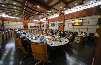 وفد العتبة العلويّة المقدّسة يلتقي بعلماء الحوزة العلمية في قم المقدّسة 