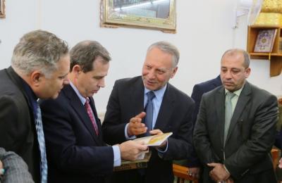 السفير الأمريكي في العراق يتشرف بزيارة العتبة العلوية المقدسة 