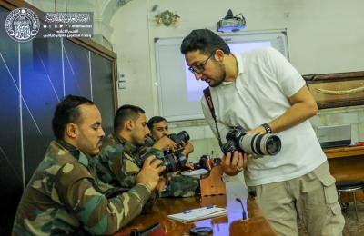 وحدة التصوير الفوتوغرافي في قسم الاعلام تقيم دورة تطويرية لمصوري الاعلام الحربي لفرقة الامام علي (عليه السلام) القتالية