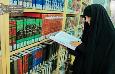 مكتبة الروضة الحيدرية في العتبة العلوية المقدسة تقوم بتوفير مصادر بحثية ومعلوماتية لطالبات الكليات والنخب الاكاديمية النسوية 