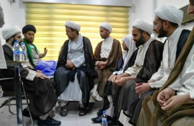وفد من فضلاء الحوزة العلمية المباركة يتفقد جرحى لجنة ارشاد العتبة العلوية بعد أداء واجباتهم في المساهمة بيوم النصر الحاسم