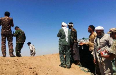 مبلغو العتبة العلوية يتفقدون سواتر الصد الامامية لقوات الحشد الشعبي المرابطة على الحدود العراقية السورية
