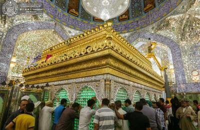 زائرو أمير المؤمنين (عليه السلام) يبتهلون الى الله تعالى لنصرة قوتنا الأمنية وحشدنا المقدس بمعركتهم في تلعفر 