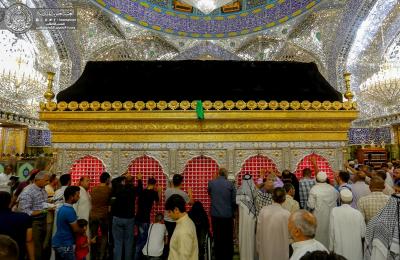 بالصور .. اتشاح مرقد أمير المؤمنين(ع) وأرجائه المباركة بمعالم الحزن والسواد إحياء لذكرى شهادة الإمام  محمد الجواد التقي(ع)