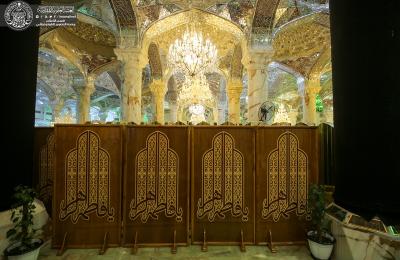 قسم الصيانة الهندسية في العتبة العلوية ينجز أعمال القواطع الخشبية في صحن فاطمة (عليها السلام) بطول 41 مترا